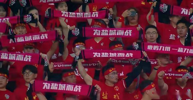 双方角逐难分胜负,球队全力以赴谋求大胜的简单介绍 双方角逐难分胜负,球队全力以赴谋求大胜的简单介绍