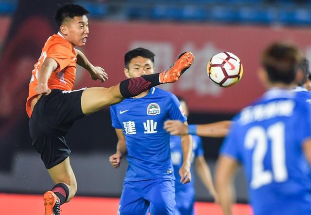 鲁能主场击败建业,获得关键三分 鲁能主场击败建业,获得关键三分