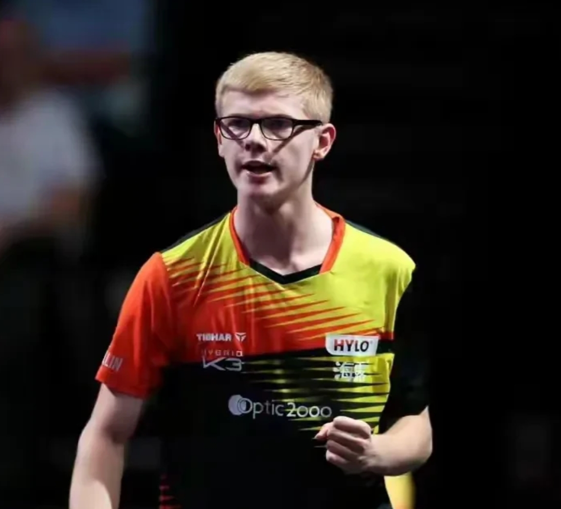 法兰克福球员备战全力以赴，力争夺冠